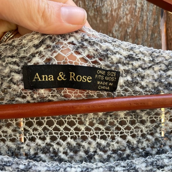 ANA & ROSE Women’s Blue White Gray Knit Shrug Shawl Fringe One Size - Picture 3 of 9